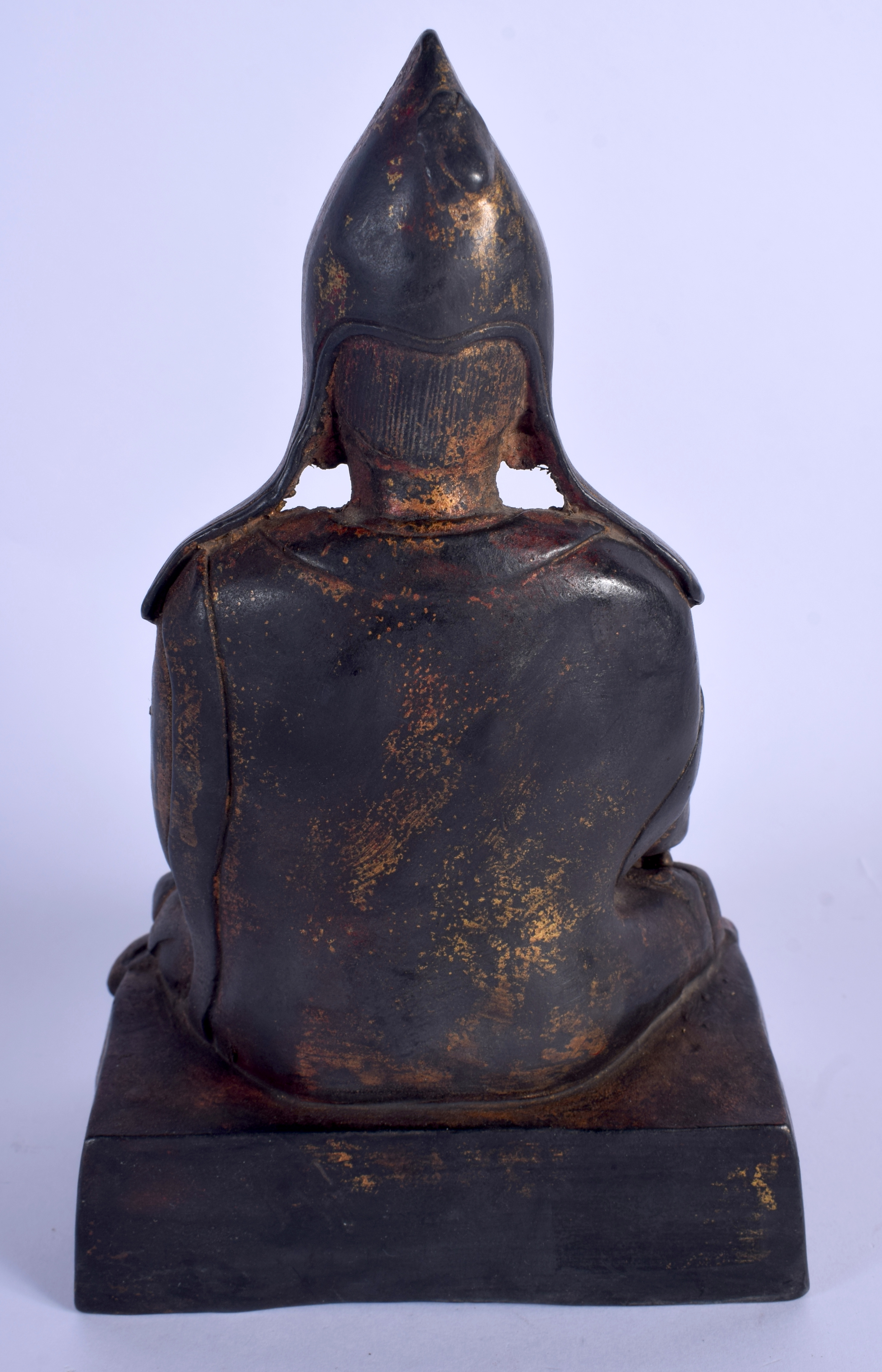 A LARGE CHINESE TIBETAN BRONZE FIGURE OF TSONGKHAPA 20th Century. 24 cm x 10 cm. - Bild 2 aus 3