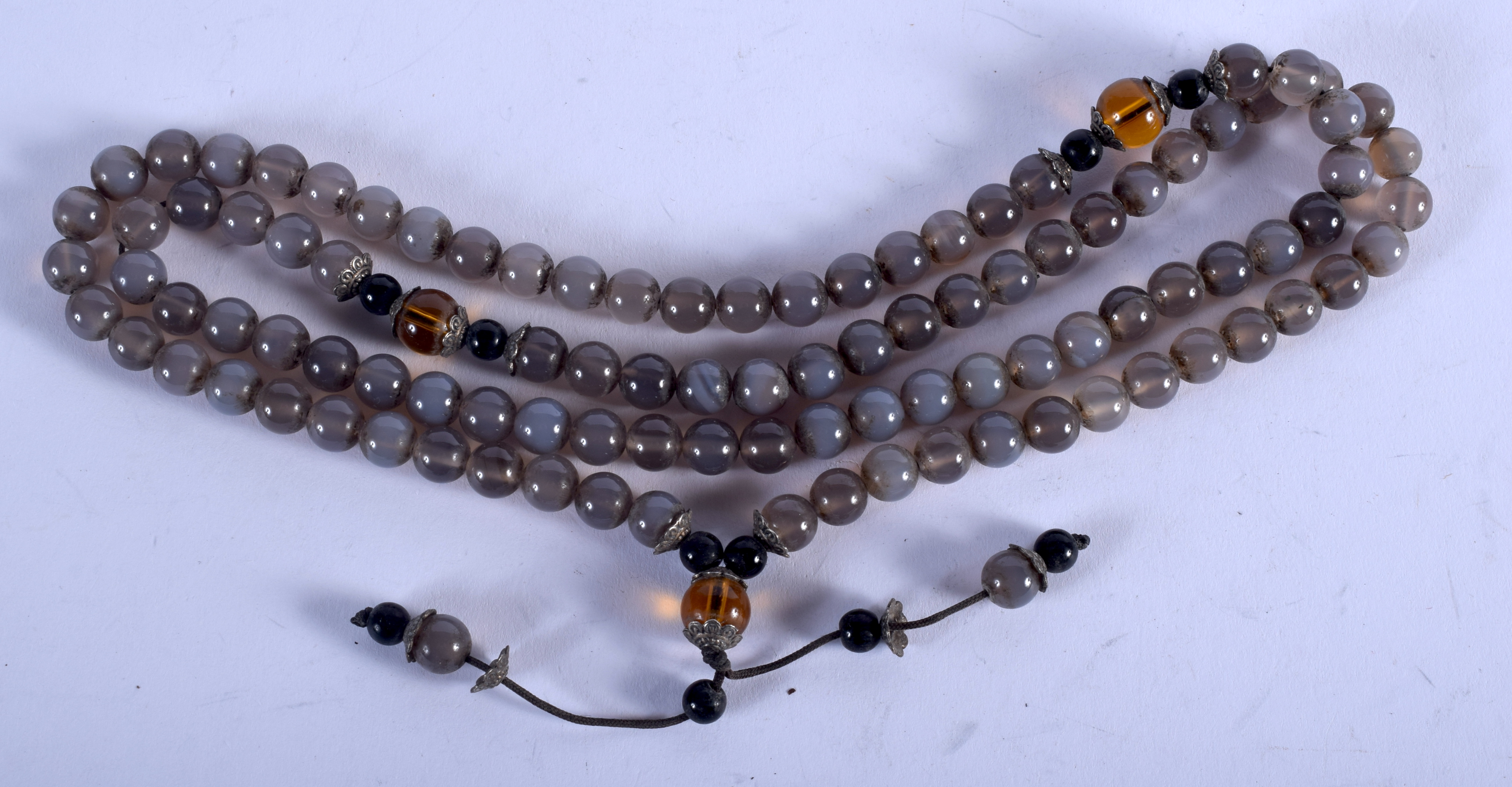 A STRING OF TIBETAN AGATE NECKLACE. 86 cm long.