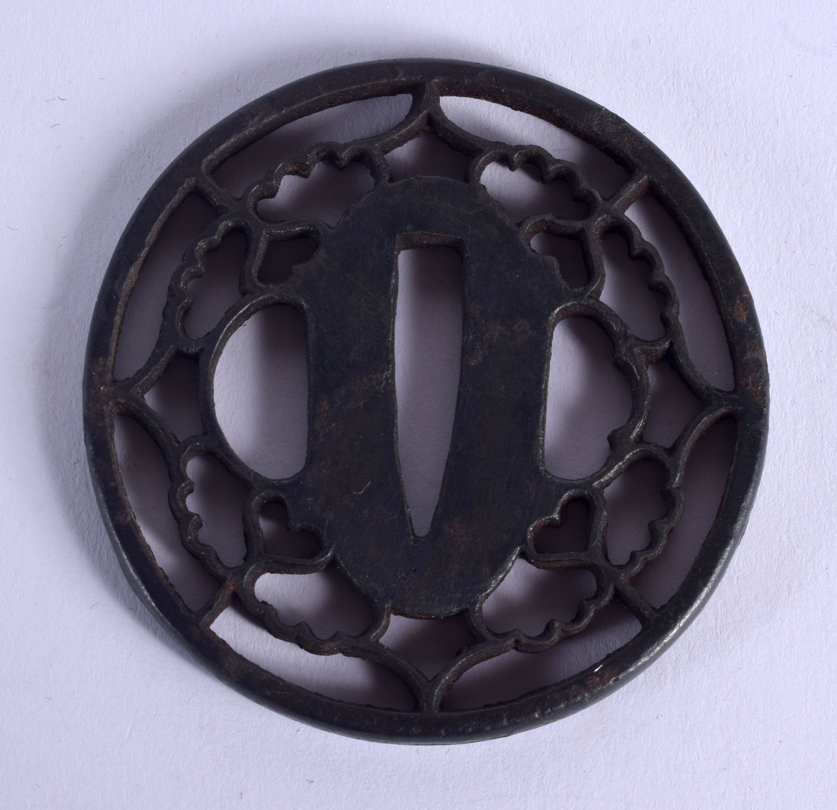 AN 18TH CENTURY JAPANESE EDO PERIOD BRONZE TSUBA. 6.25 cm wide.