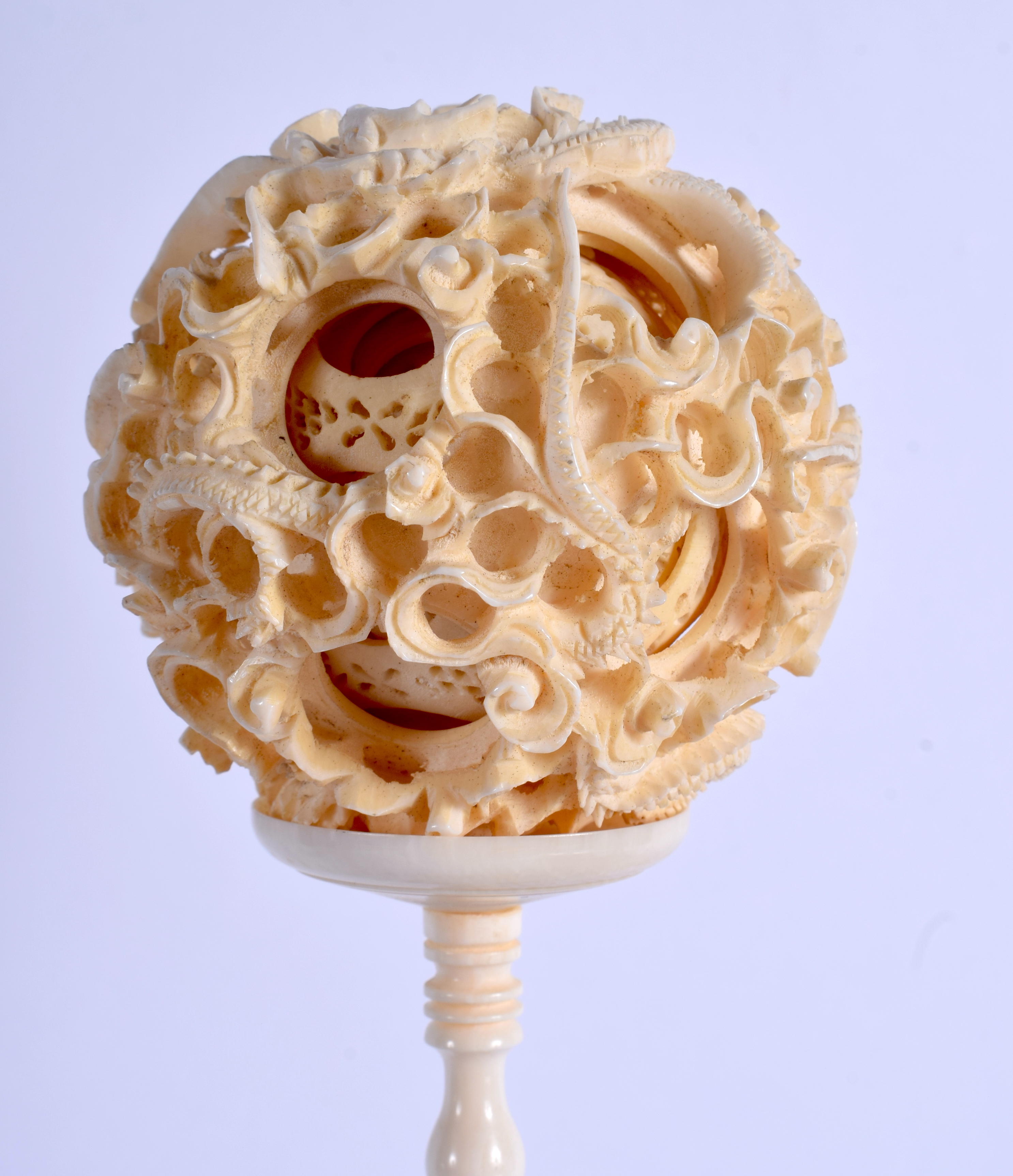 A 19TH CENTURY CHINESE CANTON BONE PUZZLE BALL ON STAND Qing. 30 cm high. - Image 4 of 6