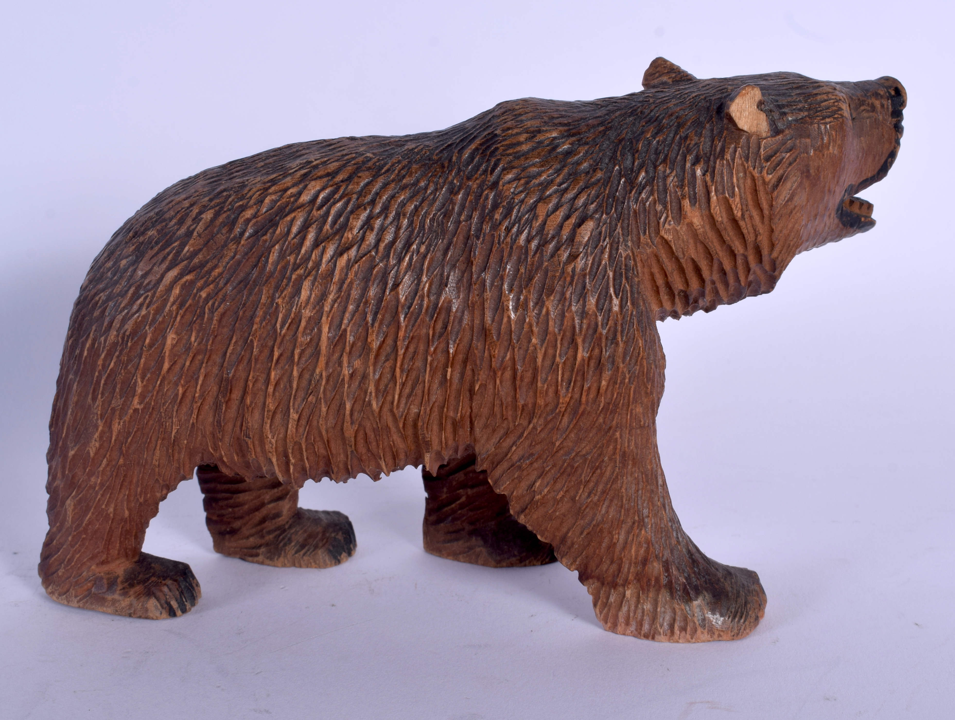 A BAVARIAN BLACK FOREST CARVED WOOD FIGURE OF A BEAR. 14 cm x 11 cm. - Image 2 of 3