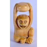 AN EARLY 20TH CENTURY JAPANESE MEIJI PERIOD CARVED IVORY MONKEY NETSUKE. 4.5 cm x 2.75 cm.