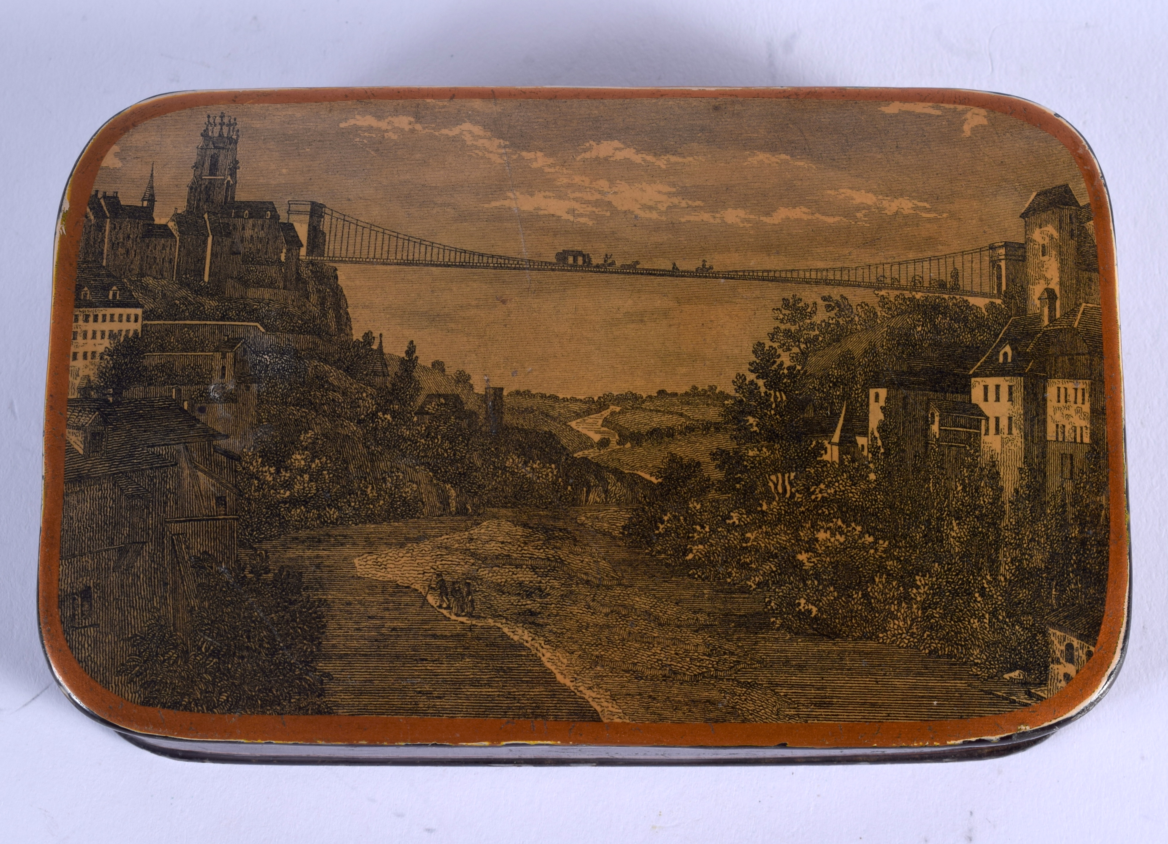 A LARGE MID 19TH CENTURY CARVED AND LACQUERED WOOD SNUFF BOX printed with landscapes. 12 cm x 8 cm. - Bild 3 aus 4