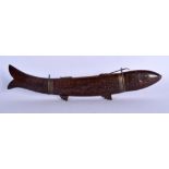 AN UNUSUAL CONTINENTAL CARVED WOOD AND STEEL FISH SERVING SET. 33 cm wide.