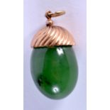 AN ANTIQUE CONTINENTAL GOLD AND JADEITE EASTER EGG PENDANT. 1.5 cm x 1 cm.