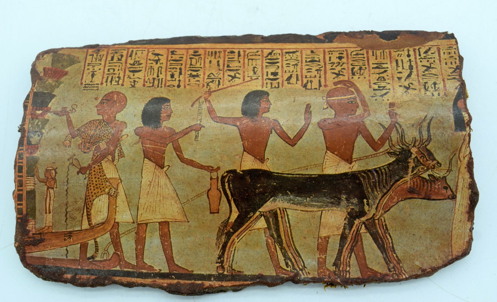 A small Egyptian terracotta painted plaque together with an American Quill decorated box 14 x 18 cm - Image 5 of 6