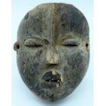 AFRICAN TRIBAL DAN MASK, IVORY COAST / LIBERIA. 23cm x 19cm