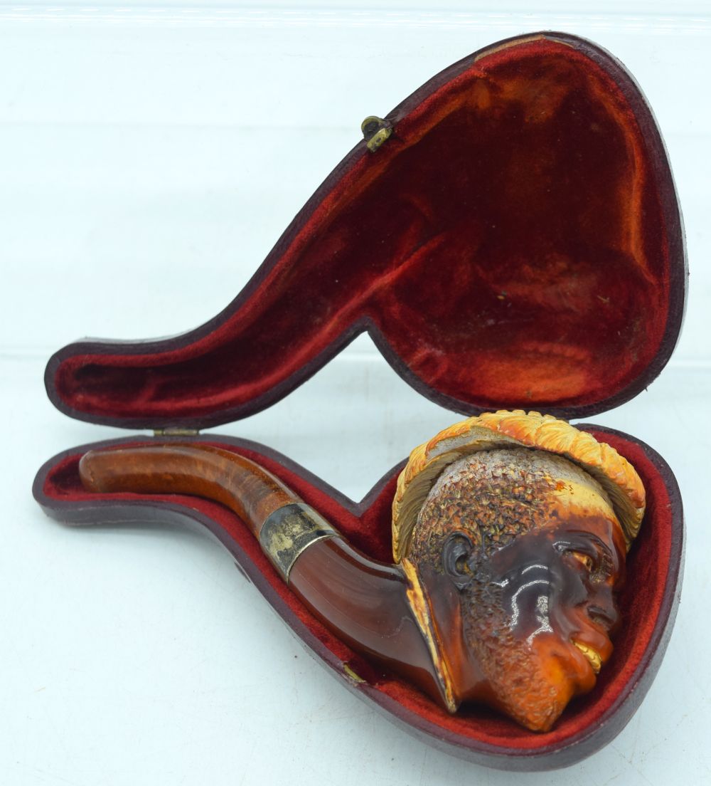 AN ANTIQUE MEERSCHAUM AND AMBER BEARDED MALE PIPE. 12 cm wide.