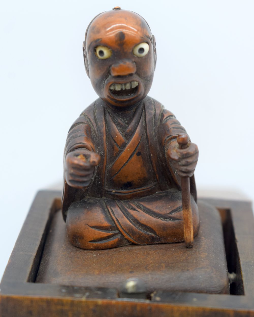 AN UNUSUAL EARLY 20TH CENTURY JAPANESE MEIJI PERIOD JACK IN THE BOX TOY decorated with foliage. 12 c - Bild 7 aus 7