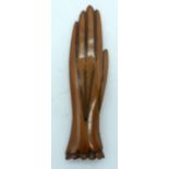 AN UNUSUAL EARLY 20TH CENTURY TREEN FRUITWOOD HAND with fan form motifs. 16 cm x 4 cm.