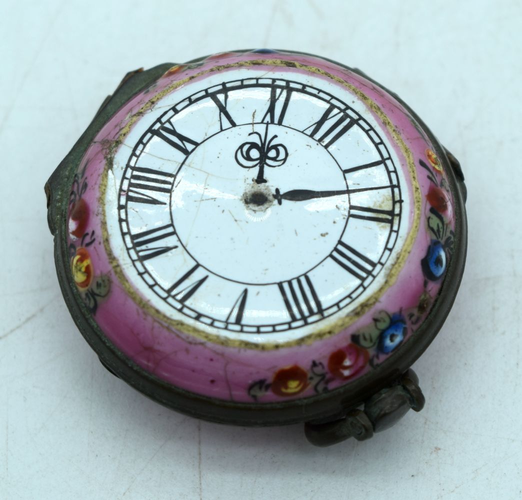 A RARE 18TH CENTURY ENGLISH ENAMEL PILL BOX AND COVER in the form of a clock face. 3.25 cm wide.