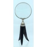 AN ANTIQUE CONTINENTAL CARVED BUFFALO HORN FREE STANDING MAGNIFYING GLASS. 20 cm high.