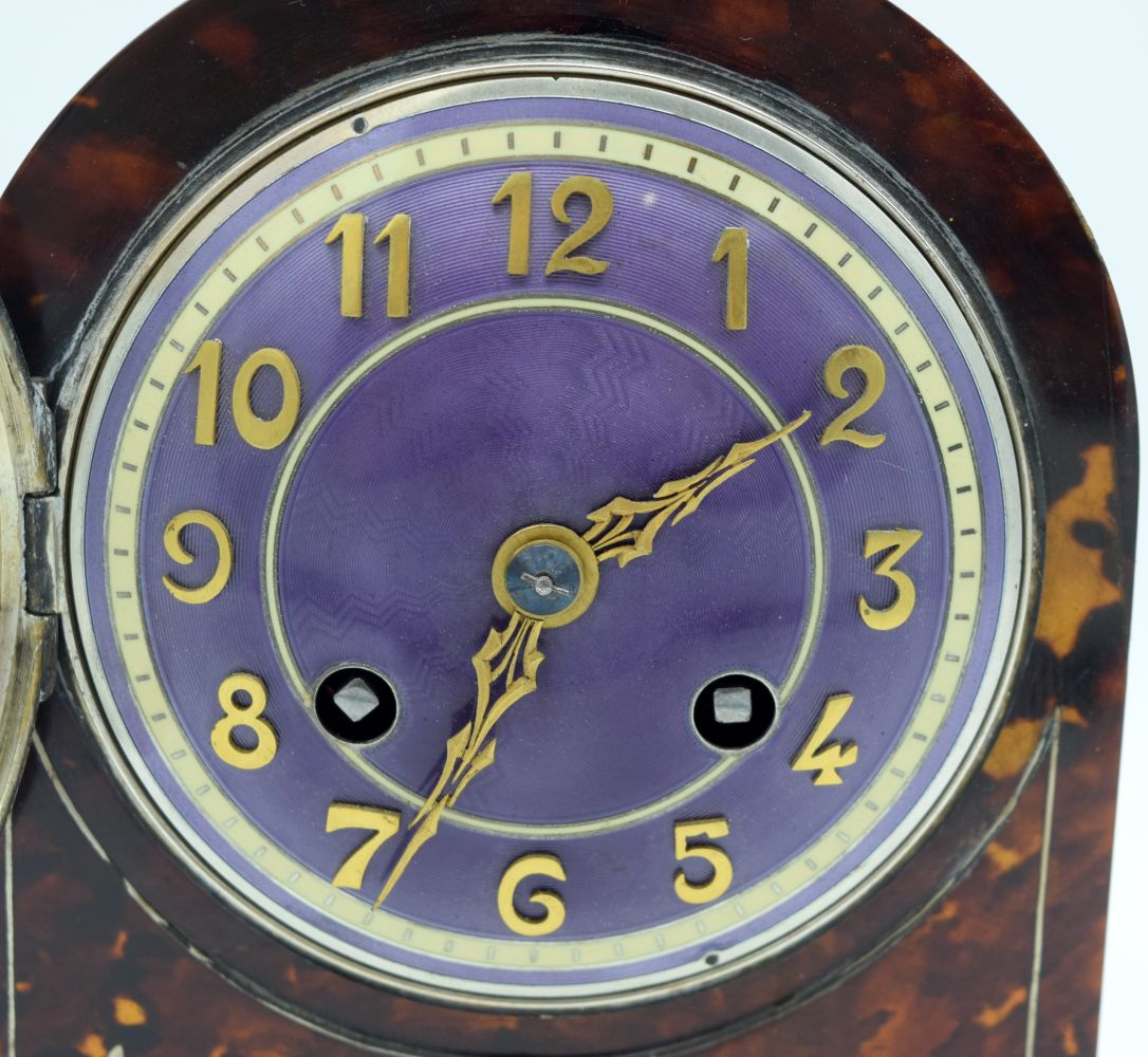 A RARE 19TH CENTURY ENGLISH SILVER AND TORTOISESHELL MANTEL CLOCK, with a purple enamel dial. 23 cm - Bild 3 aus 7