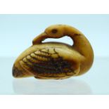 AN 18TH CENTURY JAPANESE EDO PERIOD CARVED IVORY NETSUKE engraved with feathers. 3.5 cm x 2.5 cm.