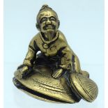 AN 18TH CENTURY JAPANESE EDO PERIOD BRONZE SCROLL WEIGHT modelled as a seated male upon an open clam