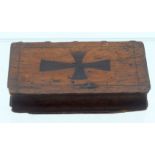 AN ANTIQUE TREEN CRUCIFIX SNUFF BOX. 8 cm x 5 cm.