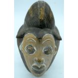 AFRICAN TRIBAL PUNU OKUYI MASK, GABON. 30cm x 19cm