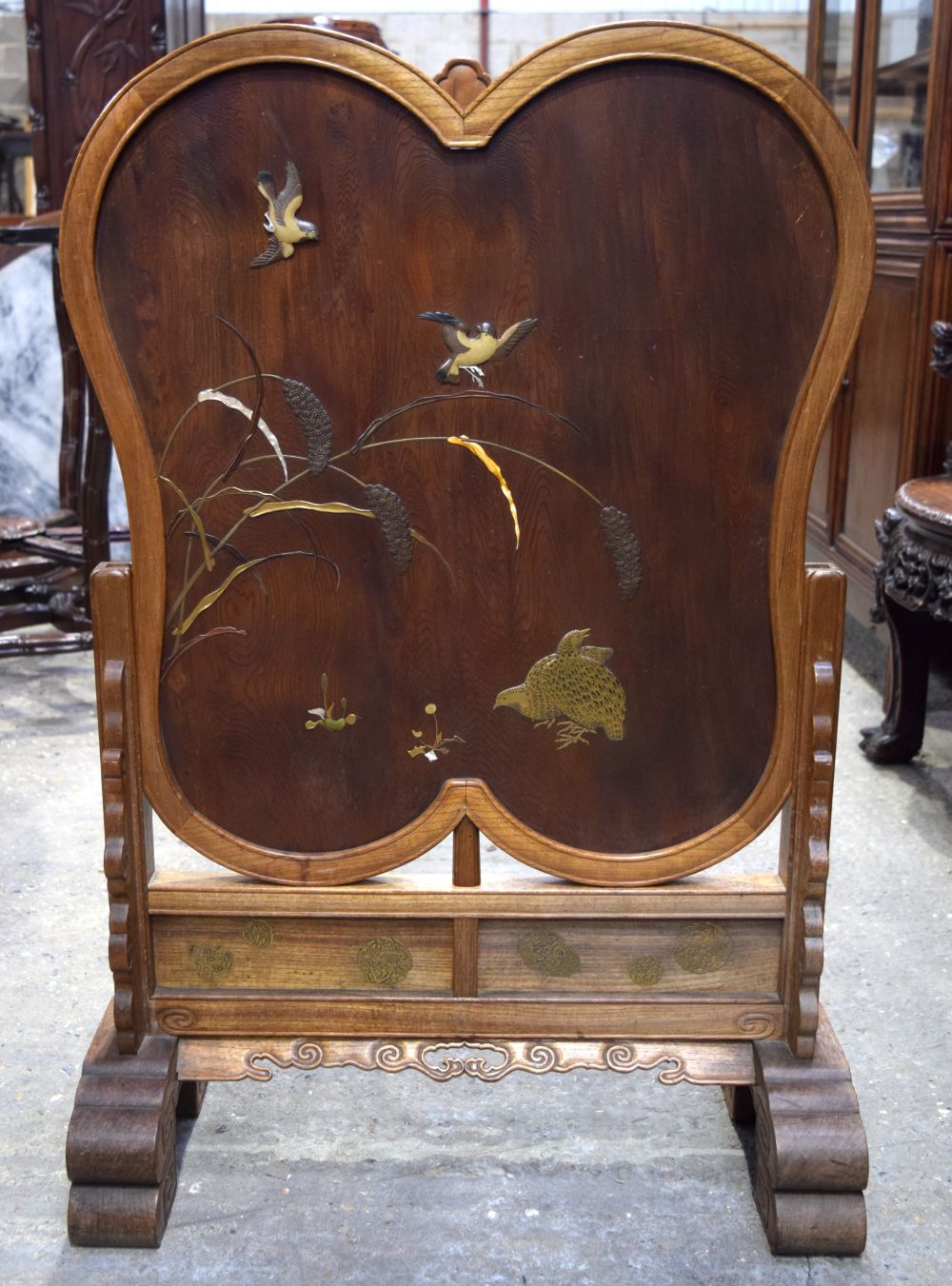 A LOVELY LARGE 19TH CENTURY JAPANESE MEIJI PERIOD SHIBAYAMA IVORY INLAID SCREEN ON STAND decorated w - Bild 6 aus 10