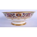 Sevres hunting service salad bowl delivered to the  Château de Fontainebleau, painted with foliate b