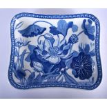 AN ANTIQUE WEDGWOOD PEARLWARE BLUE AND WHITE WATERLILY SQUARE DISH. 20 cm diameter.