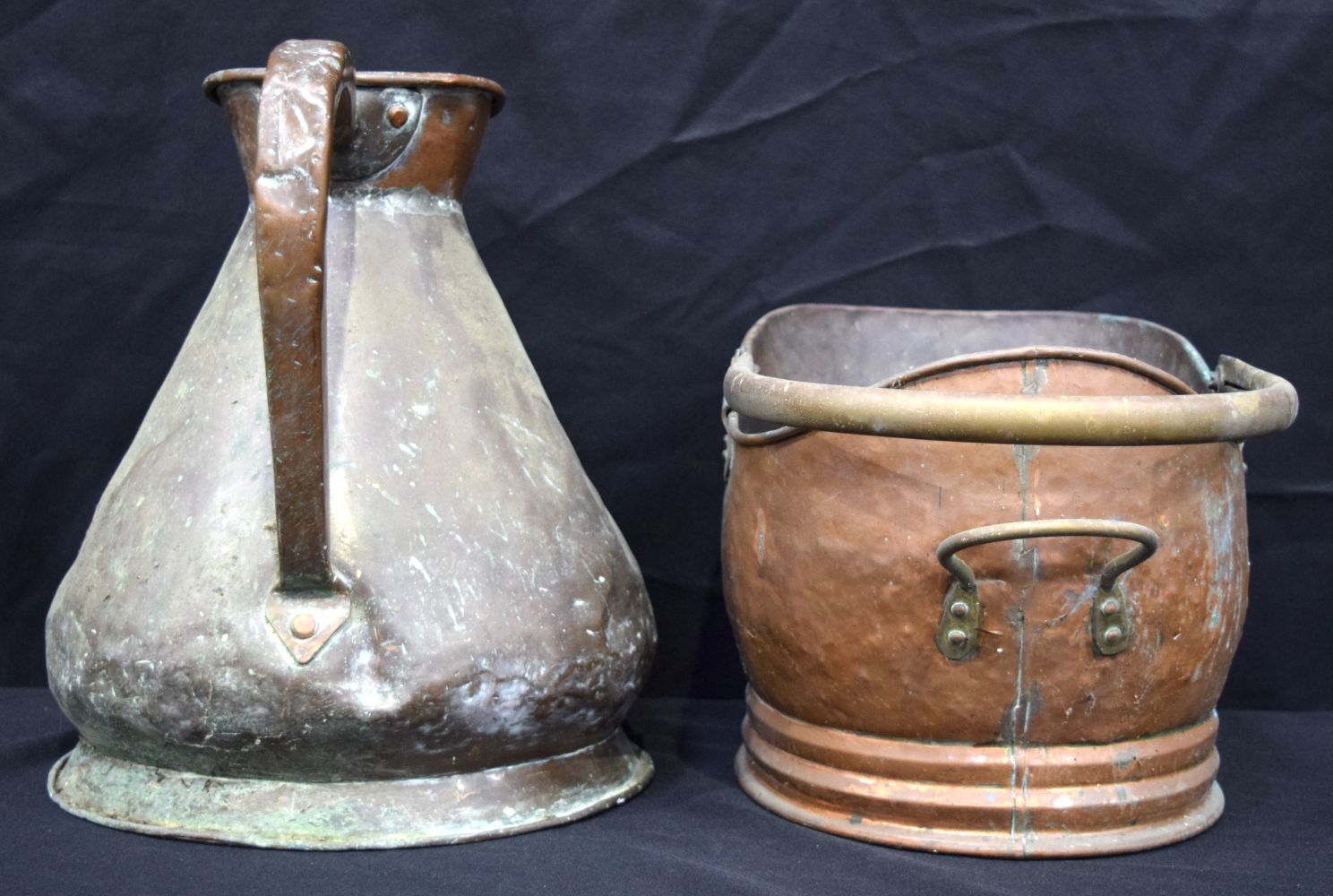A large vintage copper jug together with a coal skuttle 34cm.(2) - Image 2 of 5