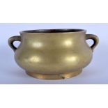 AN 18TH/19TH CENTURY CHINESE TWIN HANDLED BRONZE CENSER bearing Xuande marks to base. 978 grams. 18