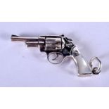 A SILVER GUN. 17 grams. 6 cm x 2.5 cm.