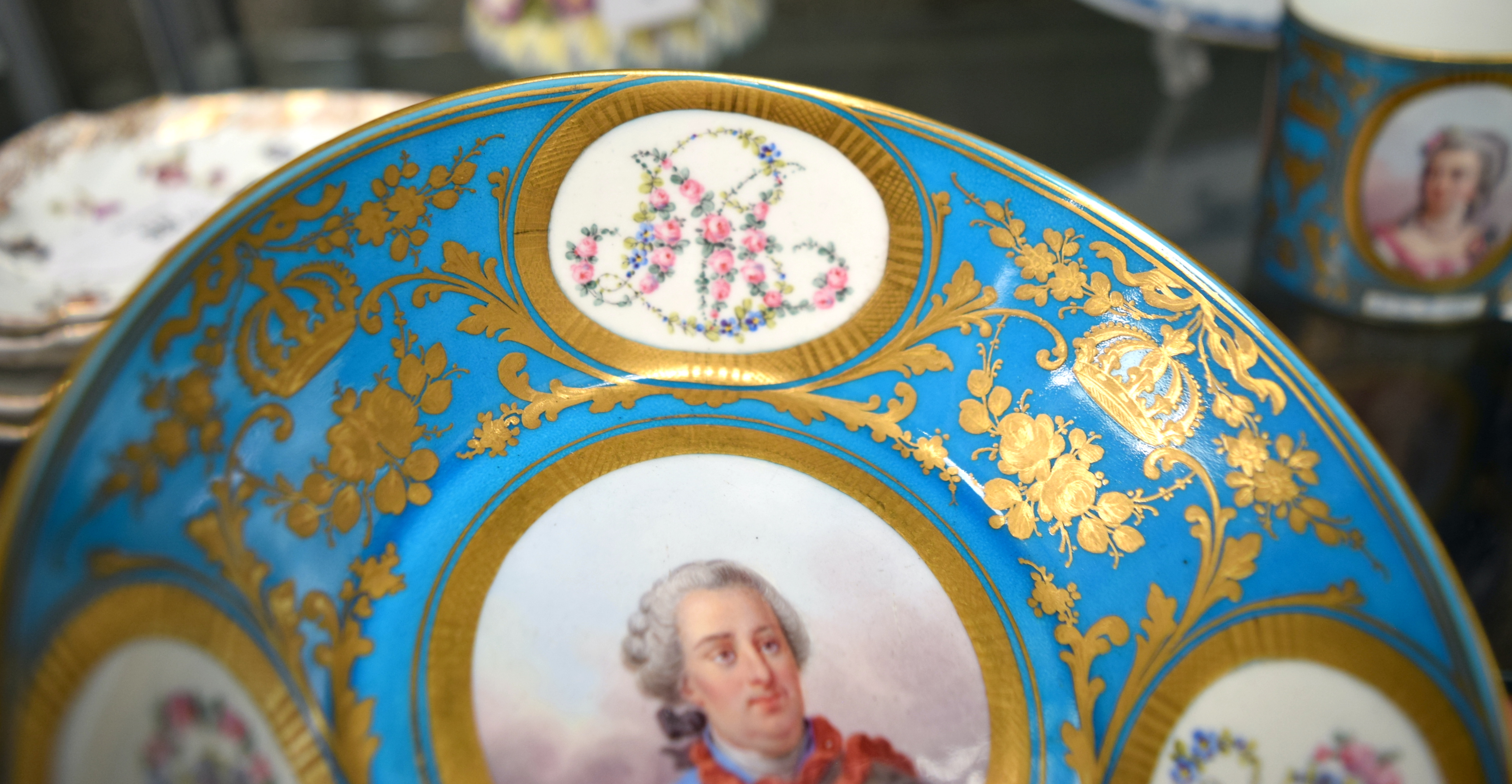 A FINE 19TH CENTURY SEVRES PORCELAIN CABINET CUP AND SAUCER painted with portraits and bands of foli - Image 10 of 20