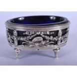 AN ANTIQUE CONTINENTAL SILVER SALT. Silver 82 grams. 8 cm x 4.5 cm.