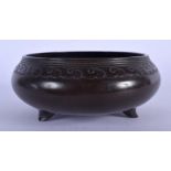 A 17TH/18TH CENTURY CHINESE BRONZE CENSER Ming/Qing, decorated with a band of lingzhi fungus type mo