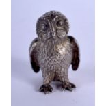A SILVER OWL CONDIMENT. London 1987. 48 grams. 4.5 cm x 2.5 cm.