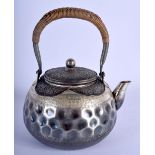 AN EARLY 20TH CENTURY JAPANESE MEIJI PERIOD PURE SILVER KETTLE decorated with foliage. 326 grams. 19