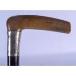 A 19TH CENTURY CONTINENTAL CARVED RHINOCEROS HORN HANDLED WALKING CANE with silver mounts. 88 cm lon