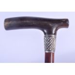 A 19TH CENTURY CONTINENTAL CARVED RHINOCEROS HORN HANDLED WALKING CANE with silver mounts. 88 cm lon