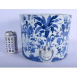 A LARGE 19TH CENTURY CHINESE BLUE AND WHITE PORCELAIN BRUSH POT Bitong, Kangxi style, unusually deco