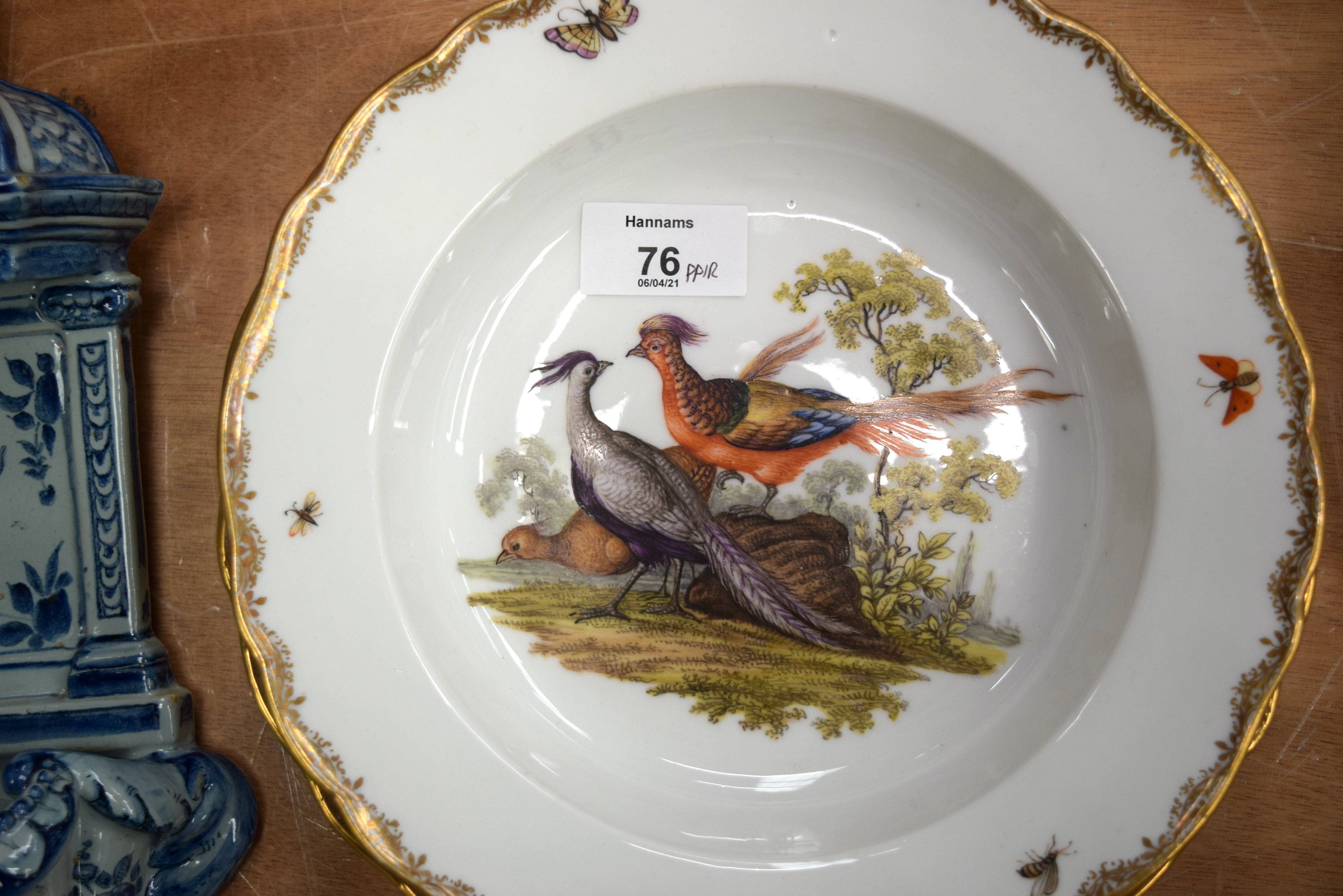 A PAIR OF 19TH CENTURY MEISSEN PORCELAIN BARBED BOWLS painted with fowl and exotic birds within land - Image 7 of 7