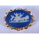 A 9CT GOLD WEDGWOOD JASPERWARE BROOCH. 10 grams. 4.5 cm x 3.5 cm.