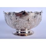 A LATE 19TH CENTURY CHINESE SCALLOPED SILVER BOWL by Zeewo, decorated with foliage and vines. 558 gr