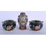 A PAIR OF CHINESE REPUBLICAN PERIOD CLOISONNE ENAMEL ASHTRAYS together with an enamelled jar and cov