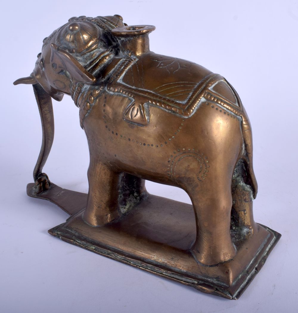 AN 18TH CENTURY INDIAN BRONZE ELEPHANT modelled upon a rectangular base. 15 cm x 20 cm. - Image 2 of 3