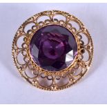 A 1970S 14CT GOLD AND AMETHYST BROOCH. 10 grams. 3 cm wide.