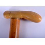 A 19TH CENTURY CONTINENTAL CARVED RHINOCEROS HORN HANDLED WALKING CANE. 88 cm long.