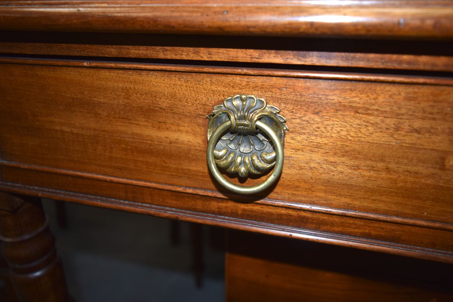 A GEORGE III MAHOGANY WRITING TABLE with single drawer. 83 cm x 92 cm x 55 cm. - Image 4 of 4