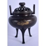 AN EARLY 20TH CENTURY JAPANESE MEIJI PERIOD TWIN HANDLED CENSER AND COVER inlaid with foliage. 13 cm