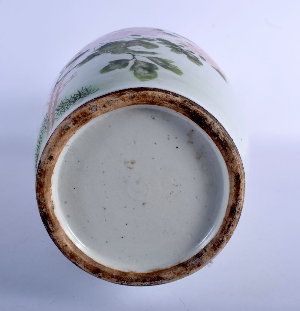 A LARGE EARLY 20TH CENTURY CHINESE FAMILLE ROSE PORCELAIN VASE Late Qing/Republic, painted with drag - Image 3 of 3