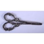 A PAIR OF SILVER GRAPE SCISSORS. 60 grams. 16 cm x 8 cm.