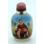 A Chinese glass snuff bottle decorated with a European scene 10cm.