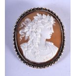 AN ANTIQUE CAMEO BROOCH. 21 grams. 5.5 cm x 4.5 cm.