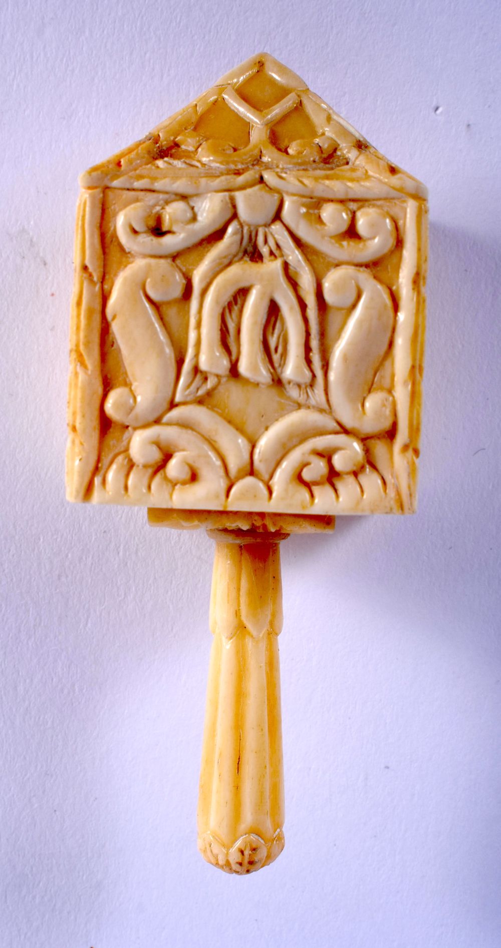 A CHINESE CARVED BONE SPINNING TOY 20th Century. 6.5 cm x 3 cm.