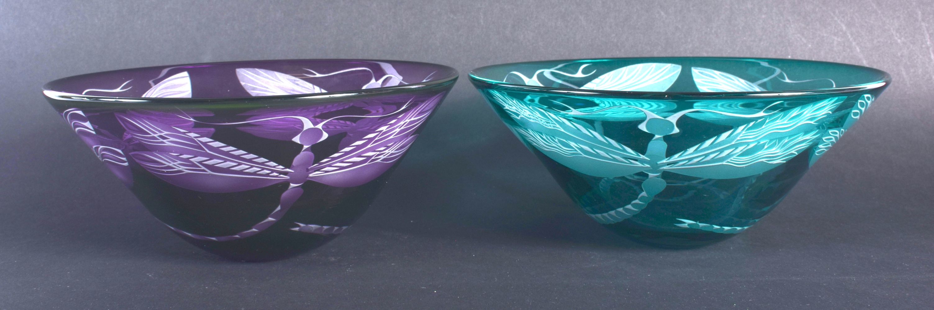 A PAIR OF CONTEMPORARY ART GLASS DRAGONFLY BOWLS. 13 cm diameter.